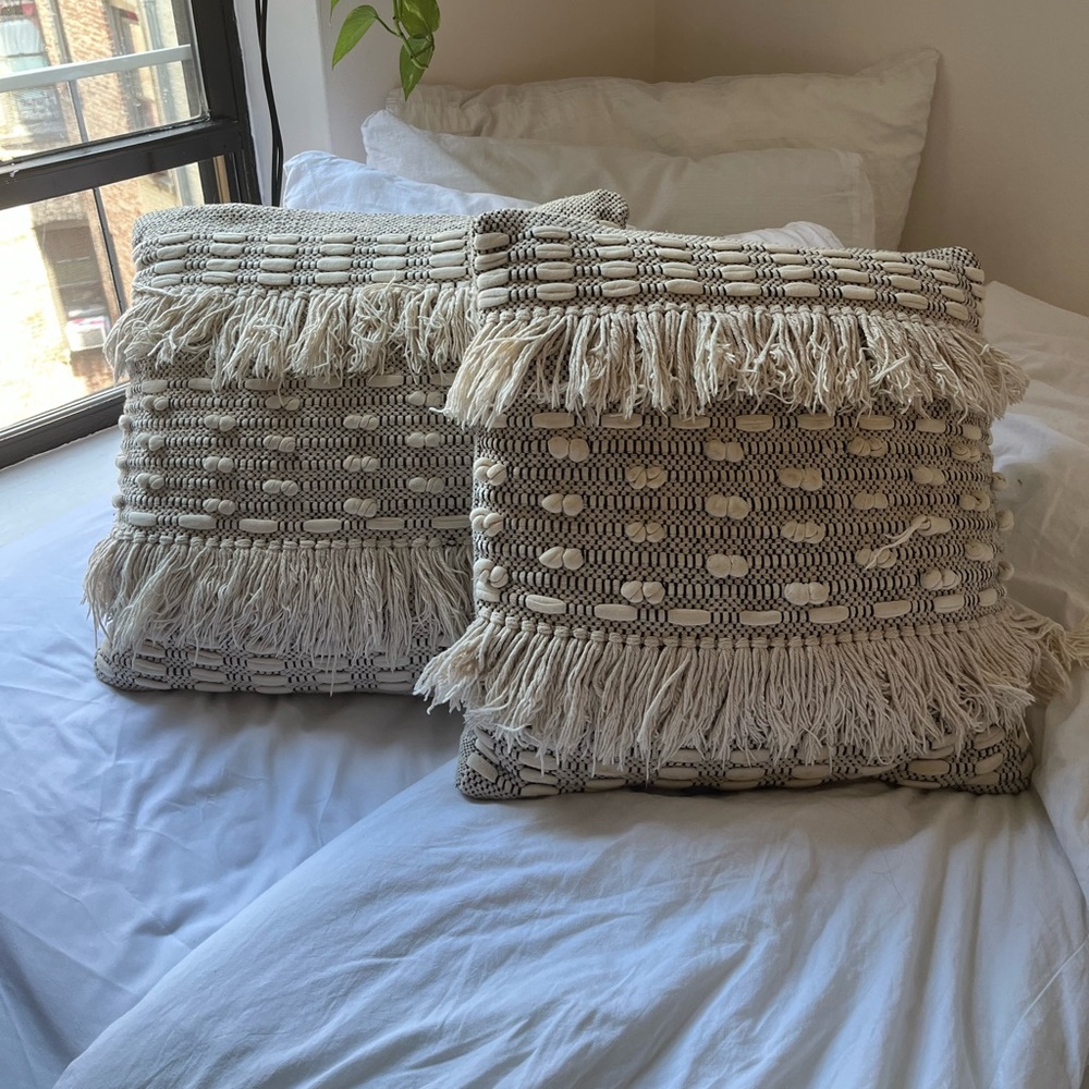 THROW PILLOWS
